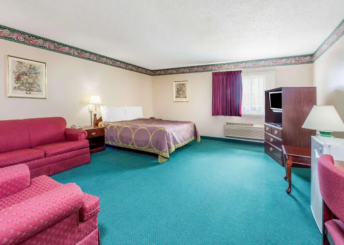 Super 8 By Wyndham Hotel
