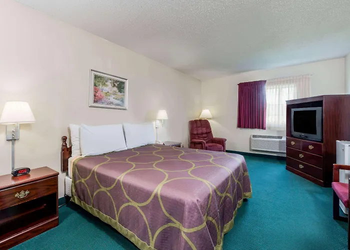 Super 8 By Wyndham Hotel 2*